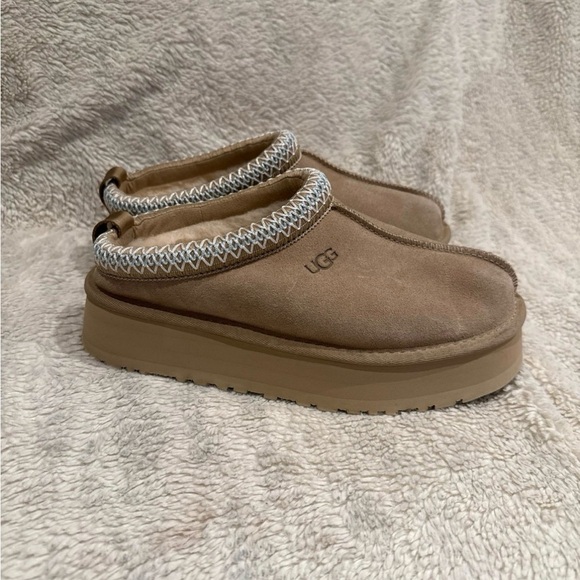 UGG Shoes - UGG Tazz slippers